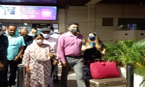 तेजस्वी-तेजप्रताप में सुलह कराने को लेकर पटना पहुंच गई राबड़ी देवी. अब सारा विवाद हो जाएगा खत्म?