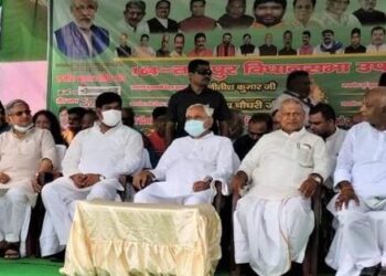 नीतीश के विकास मॉडल का मुकेश सहनी ने किया बखान. JDU कैडिंडेट के लिए मांगा वोट.