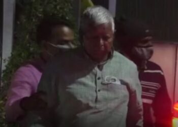 10 दिनों में ही पटना से दिल्ली पहुंचे लालू. कहा- तबीयत है खराब.