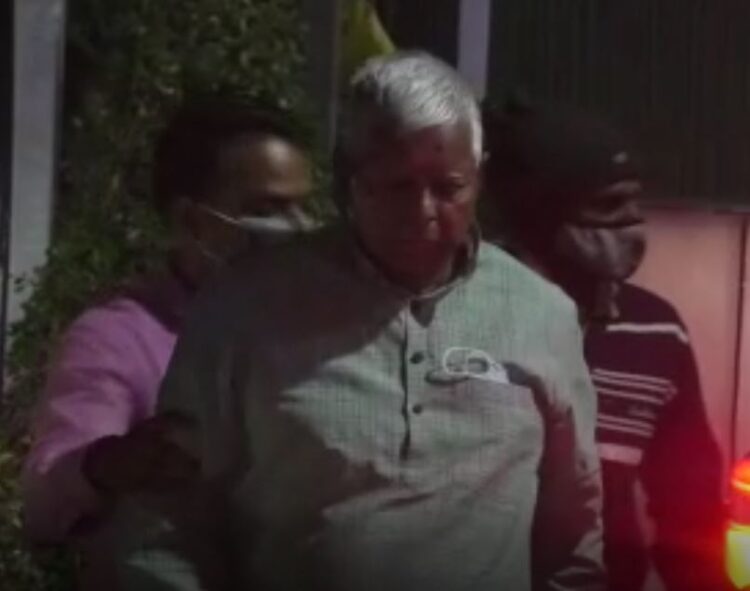 10 दिनों में ही पटना से दिल्ली पहुंचे लालू. कहा- तबीयत है खराब.