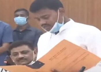 जेडीयू के नवनिर्वाचित दोनों विधायकों ने ली शपथ. विधानसभा स्पीकर ने दिलाई शपथ.