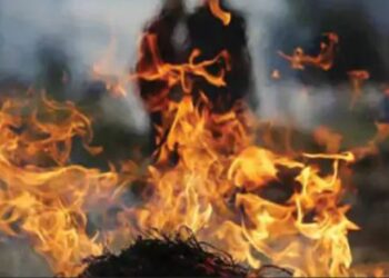 बिहार में जहरीली शराब से 40 से ज्यादा लोगों की मौत. आंकड़े लगातार बढ़ने पर प्रशासन में हड़कंप.