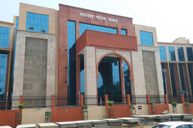 Transfer of 29 senior IPS officers. Shivdeep Lande got the responsibility here.