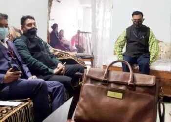 औरंगाबाद सदर के पूर्व SDM के ठिकानों पर छापेमारी. बालू माफियाओं का साथ देने का आरोप.