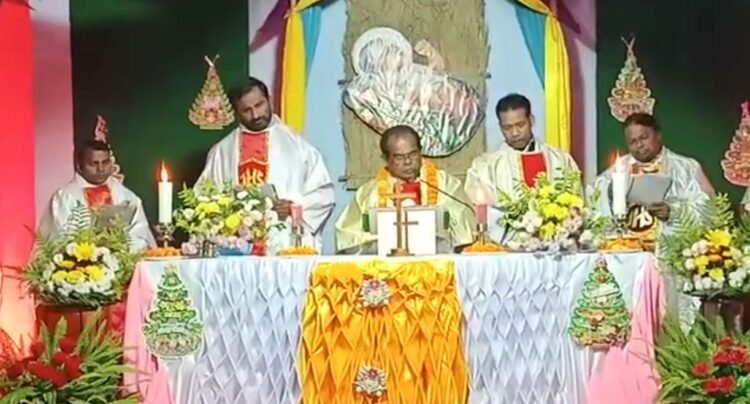 बिहार-झारखंड में क्रिसमस की धूम. चर्चों में विशेष प्रार्थना सभा का आयोजन.