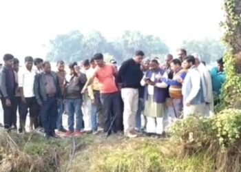 Former minister reached Hajipur regarding the murder of Mahadalit girl. Condolences given to the family members.