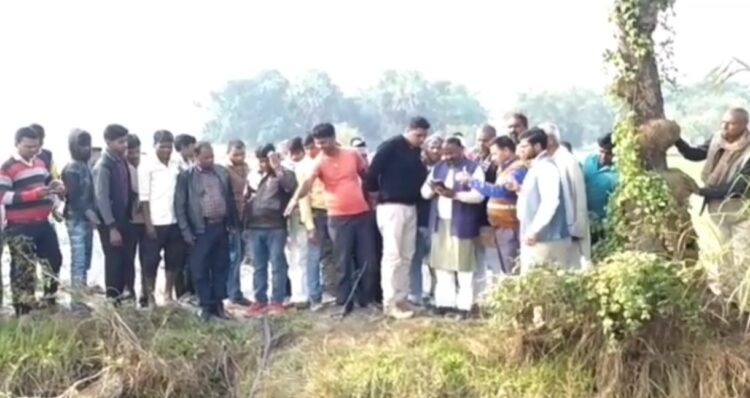 Former minister reached Hajipur regarding the murder of Mahadalit girl. Condolences given to the family members.