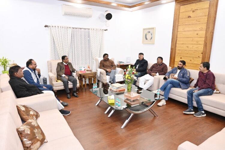 State Congress President's meeting with Hemant Soren at the Chief Minister's residence. Special discussion for the people of the state.