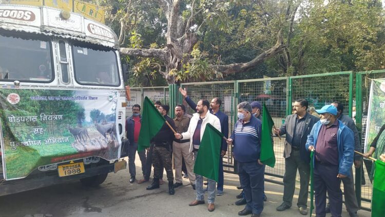 Beginning of “Horse-Pracing Control-cum-Resettlement Campaign”. Minister Shri Neeraj Kumar Singh showed the green signal.