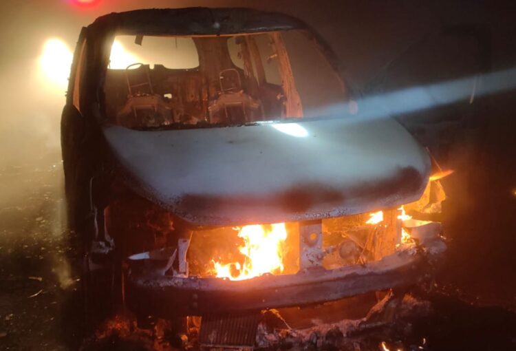 नालंदा में द बर्निंग कार, बीच सड़क धू-धू कर जली, लोगों ने कूदकर बचाई जान.