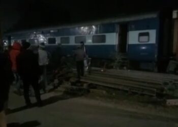 बेगूसराय में शंटिंग के दौरान गोंदिया एक्सप्रेस ट्रेन की चार बोगी बेपटरी, कोई नुकसान नहीं