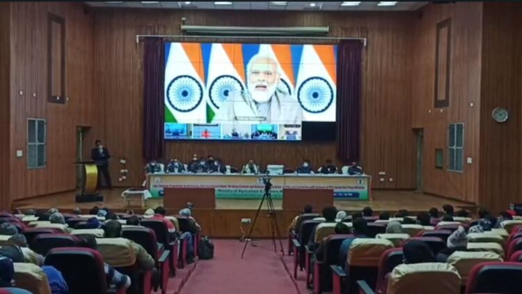 2000-2000 rupees went to the farmers' account. Agriculture Minister Amarendra Pratap Singh expressed his gratitude to the PM.