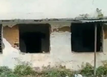 बिहार में प्रखंड कार्यालय का चौखट-किवाड़ तक उखाड़ ले गये चोर, बगल में है थाना और DSP कार्यालय