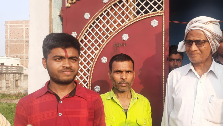 इंटर का रिजल्ट जारी: रिक्शा चालक का बेटा बना स्टेट टॉपर, लड़कियों की अपेक्षा लड़कों का बेहतर प्रदर्शन