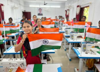 हर घर तिरंगा अभियान के लिए राज्य में महिलाओं द्वारा 10 लाख तिरंगा किया जा रहा तैयार