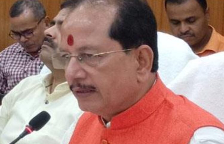 स्पीकर ने इस्तीफा देने से किया इनकार, कहा- नोटिस नियमों के खिलाफ है