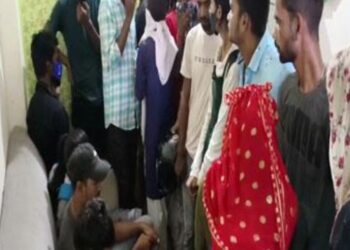 सेक्स रैकेट का खुलासा, 11 लड़कियां और 10 लड़के गिरफ्तार