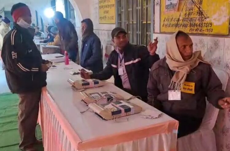 पटना के साथ-साथ पूरे बिहार में नगर निकाय चुनाव के लिए मतदान
