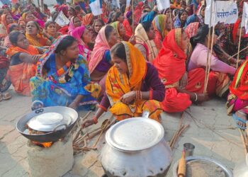 मनरेगा मजदूरों को काम न मिलने को लेकर किया अनोखा विरोध प्रदर्शन