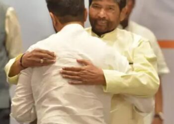 जब तक राजनीति में जिंदा हूं, हाजीपुर से ही चुनाव लडूंगा- पशुपति पारस, गले लगने पर कही ऐसी बात