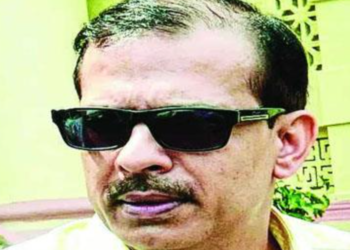 KK Pathak took action against officials who did not pay salaries to teachers: Ban on salaries of DEO and DPO