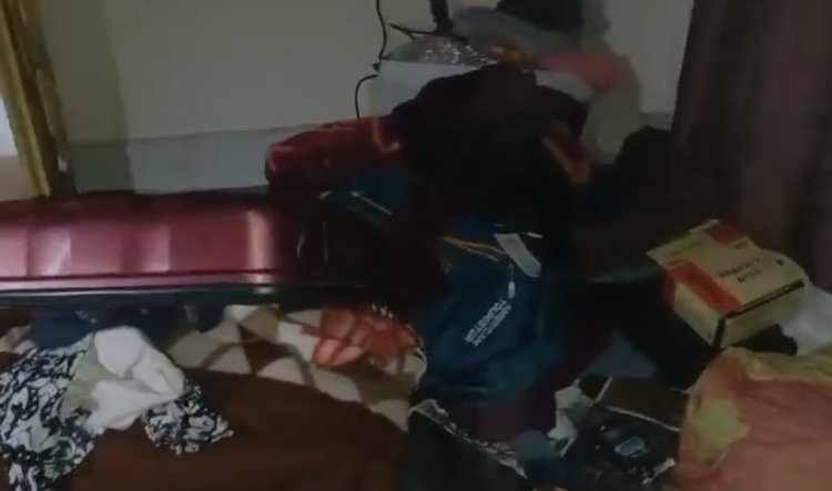 बंगाल की रहने वाली लड़कियों के साथ.