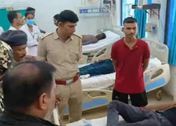 In Sasaram, a policeman of excise department was shot by liquor mafia in broad daylight.